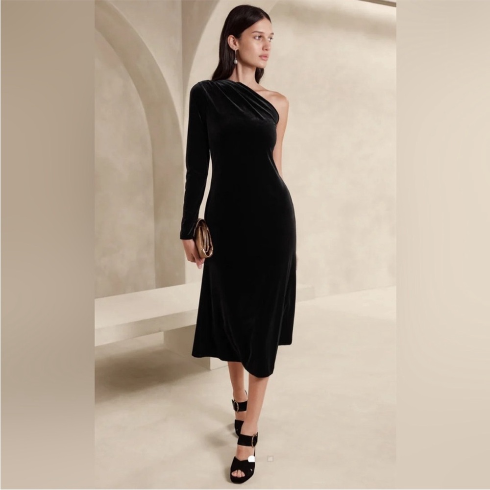 Banana Republic Blaire Velvet One-Shoulder Dress